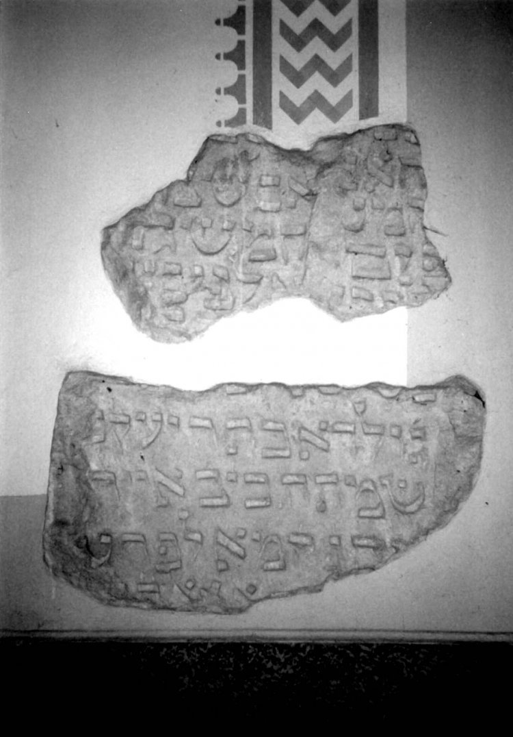 Fragment náhrobku. Foto © Jaroslav Klenovský